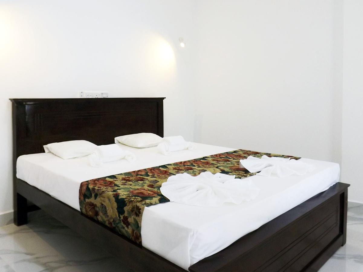 Hotel "Diana" Hikkaduwa Buitenkant foto