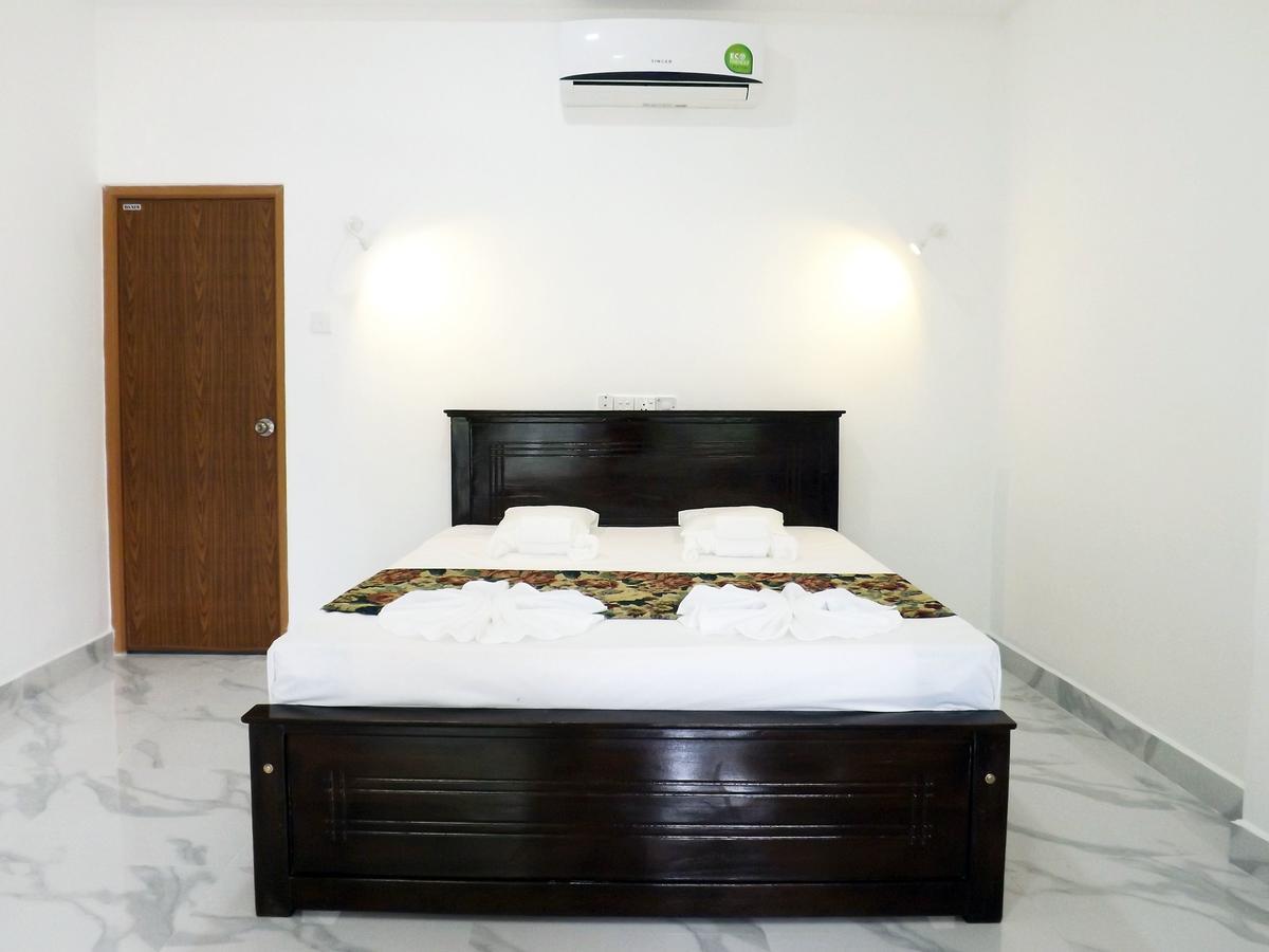 Hotel "Diana" Hikkaduwa Buitenkant foto