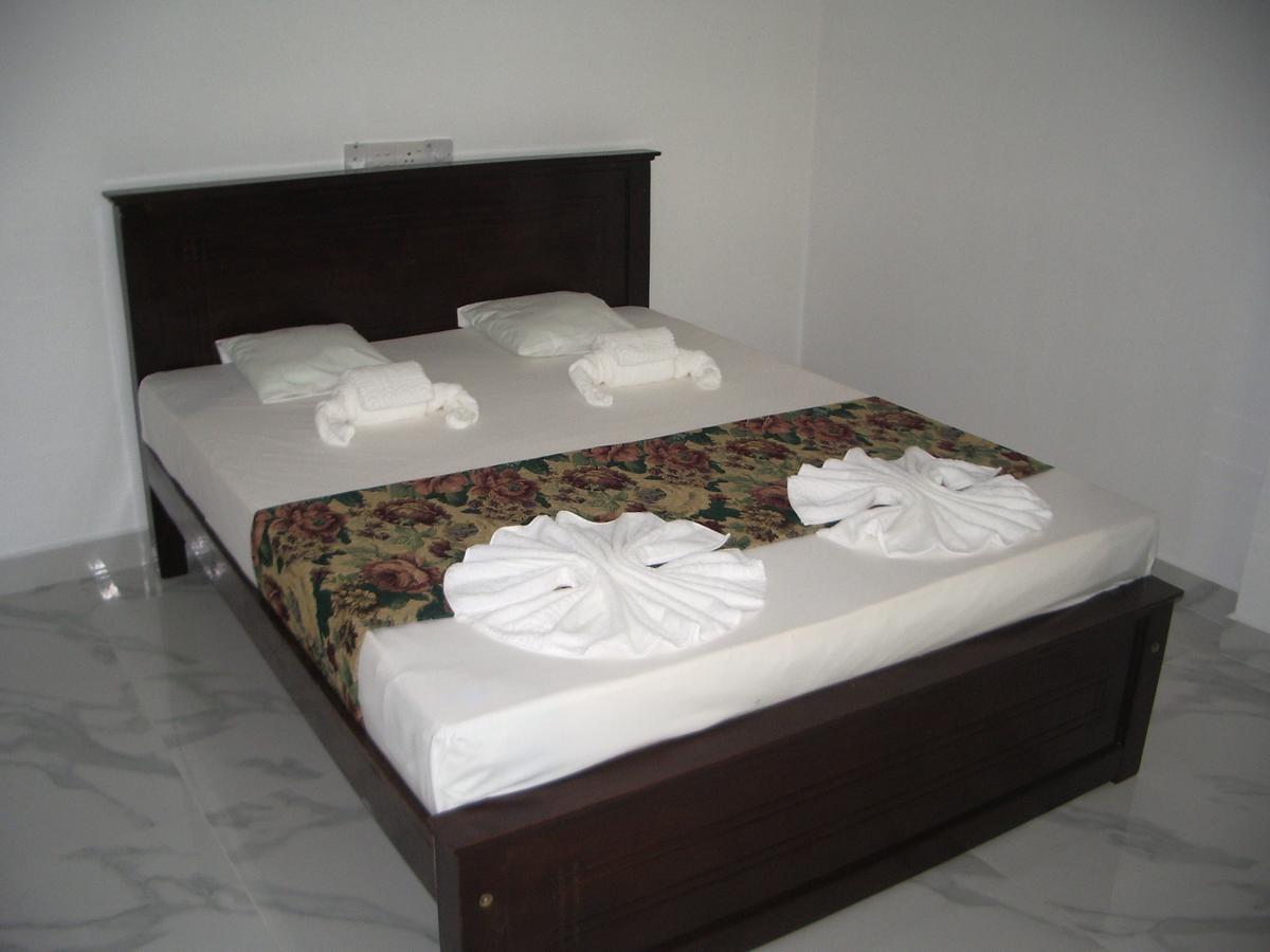 Hotel "Diana" Hikkaduwa Buitenkant foto