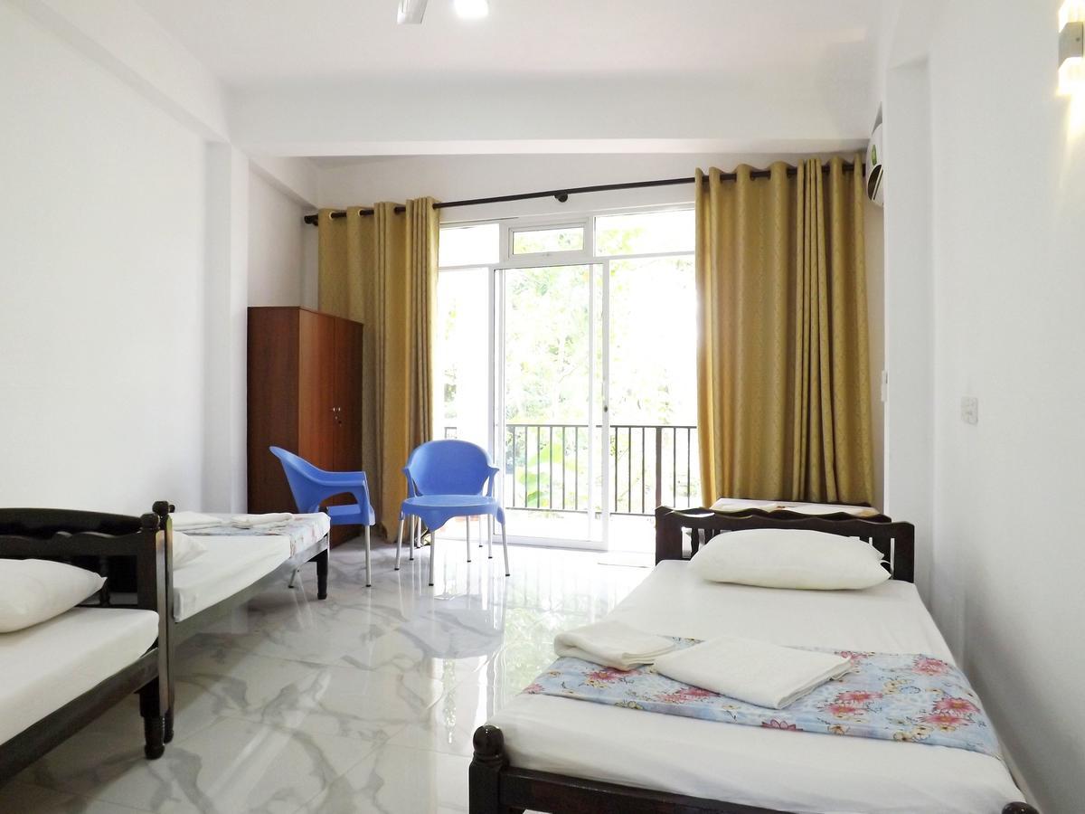 Hotel "Diana" Hikkaduwa Buitenkant foto