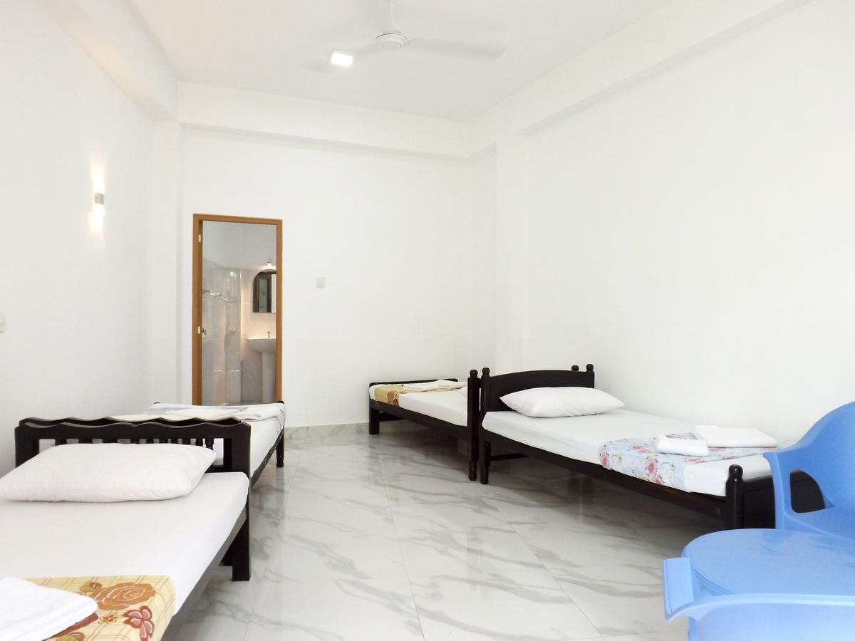 Hotel "Diana" Hikkaduwa Buitenkant foto
